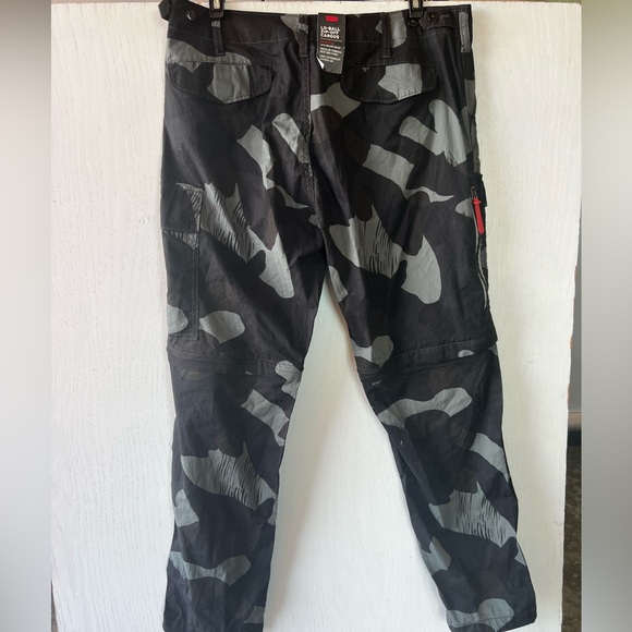 Levi’s Premium Urban Camouflage Cargo Convertible Pants 32 Camouflage NWT - Picture 6 of 6